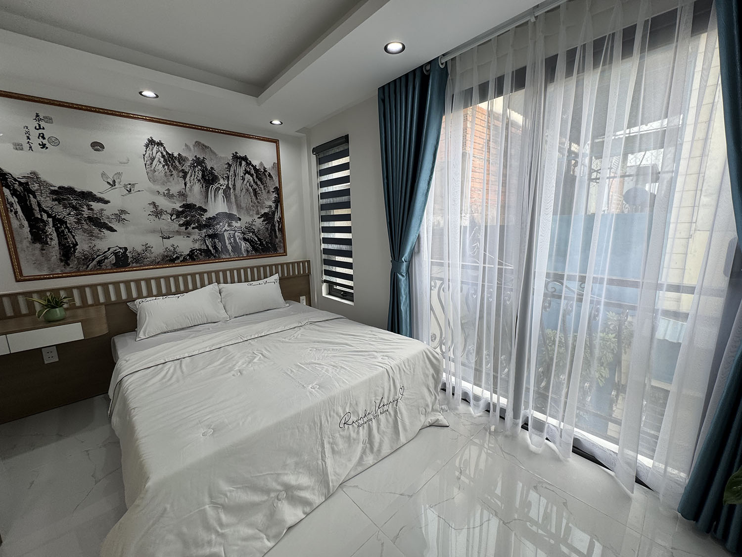 Biệt thự mini 3 lầu, t.kế Tân Cổ Điển, Full n.thất, hẻm ôtô Cầm Bá Thước - Cạnh Phố Ẩm Thực PXLong